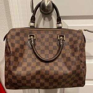 Authentic Louis Vuitton speedy 30. Made in Paris, France. Lock and keys